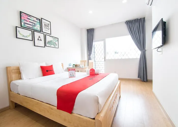Reddoorz Plus Near Pham Ngu Lao Street